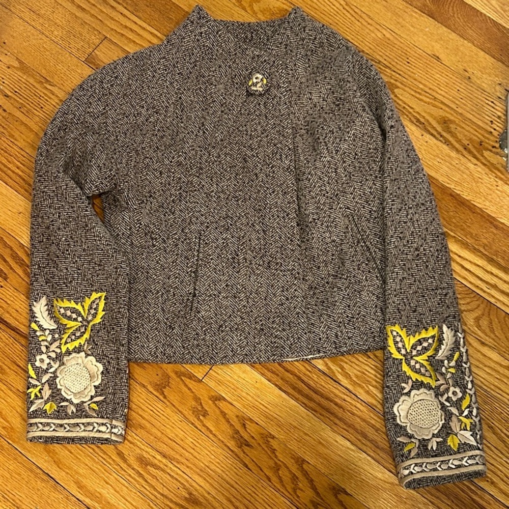 Elegant Gray Embroidered Women's Cape